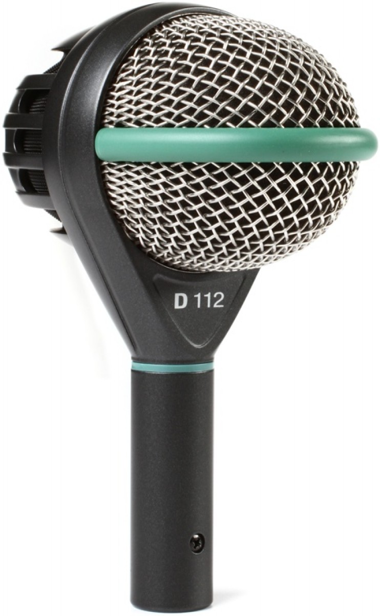 AKG d112